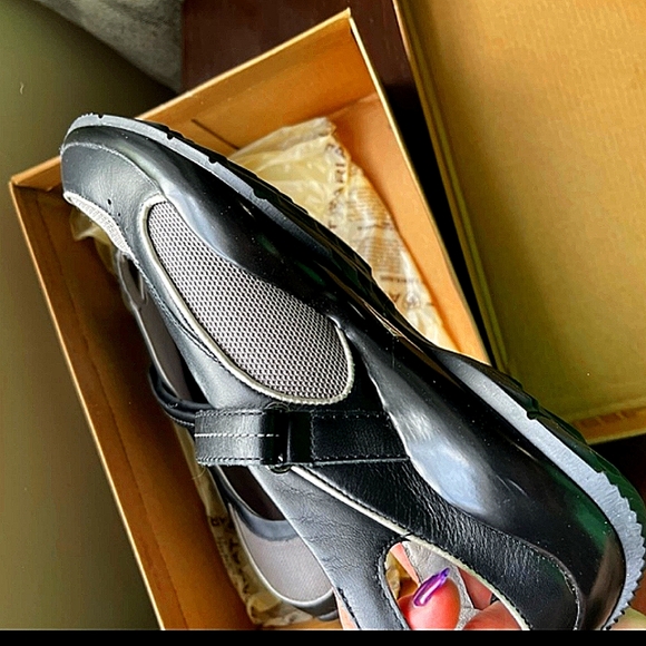 ARIAT FLATS NWT & BOX, VERY COMFORTABLE! - Picture 7 of 9